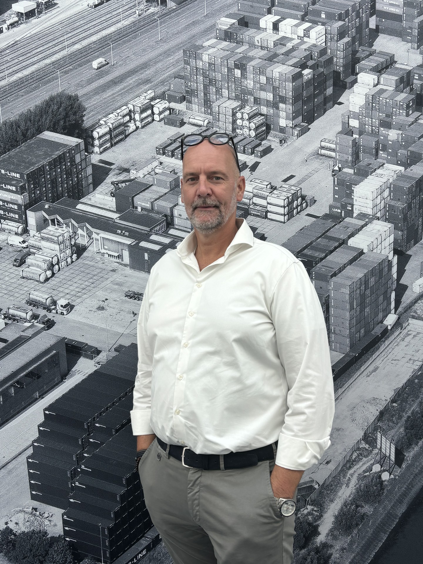 Image contact person